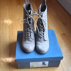 Universal Thread Gray Lace-Up Boots with Round Toe